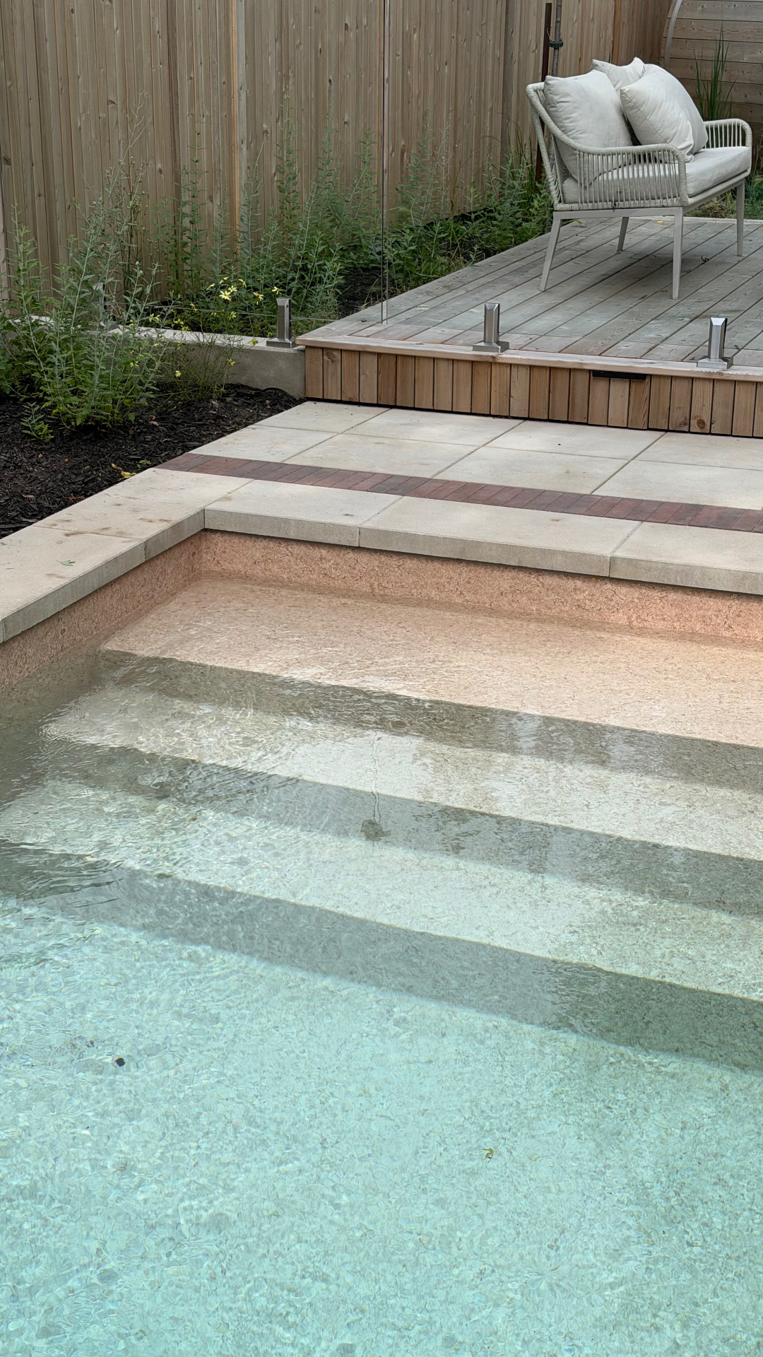 Marches de piscine — Détail