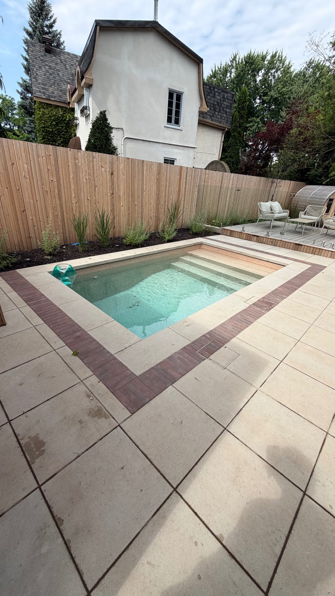 Piscine & terrasse — Cour arrière
